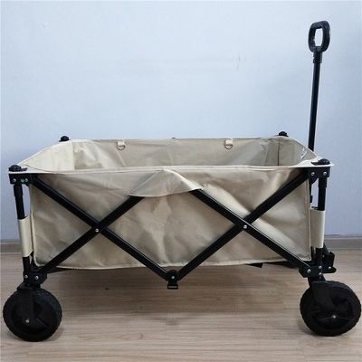 Bunte Falte trägt Lastwagen-Bändchen im Freien aller Gelände-Strand-Lastwagen zur Schau